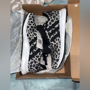BRAND NEW ADIDAS CHEETAH PRINT SWIFT RUN SNEAKERS
